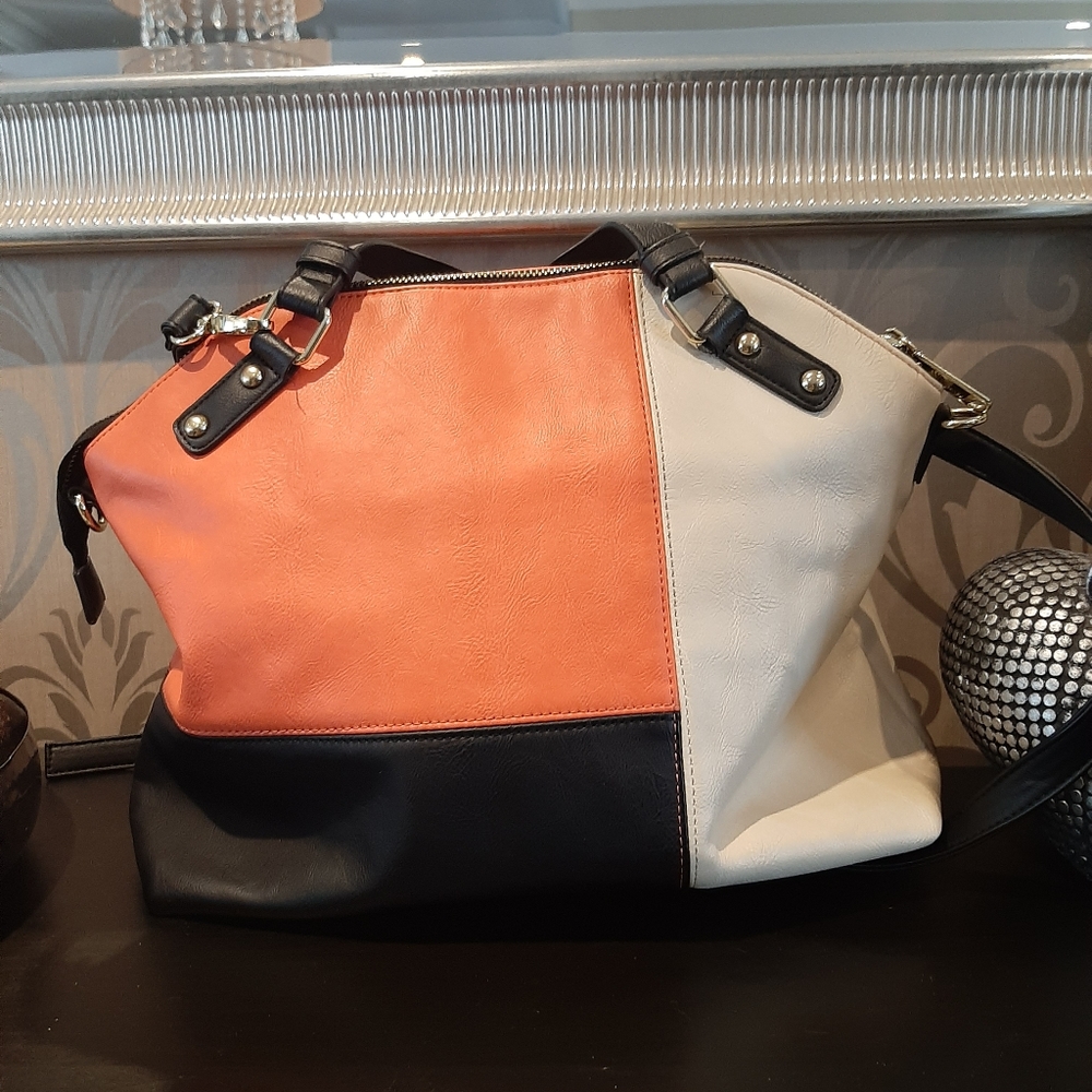 Handbag - Picture 2 of 7